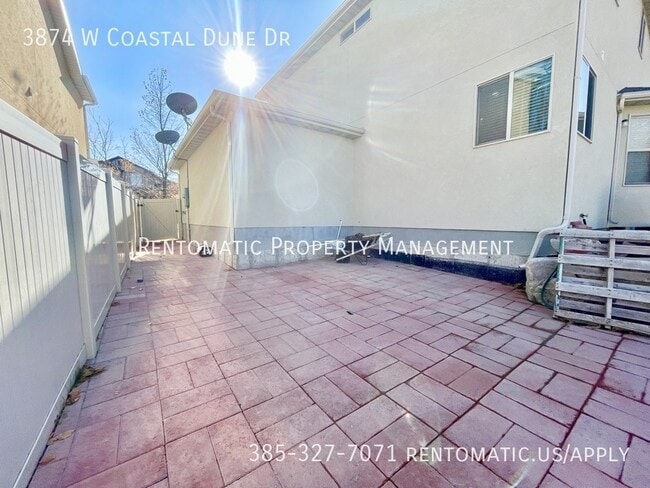 Building Photo - 3874 Coastal Dune Dr