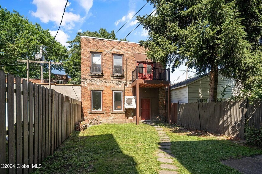 Building Photo - 181 4th St