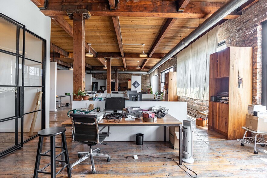 Building Photo - 3124 W Carroll Ave