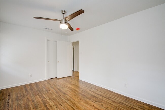 Building Photo - 8939 Rockhurst Dr