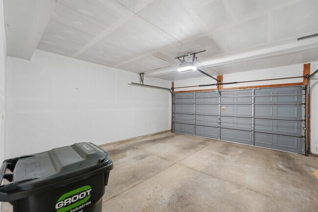 Building Photo - 1404 W Sapphire Dr