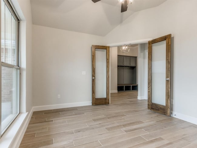 Building Photo - You Could Call This Beautiful 4-Bed, 2-Bat...