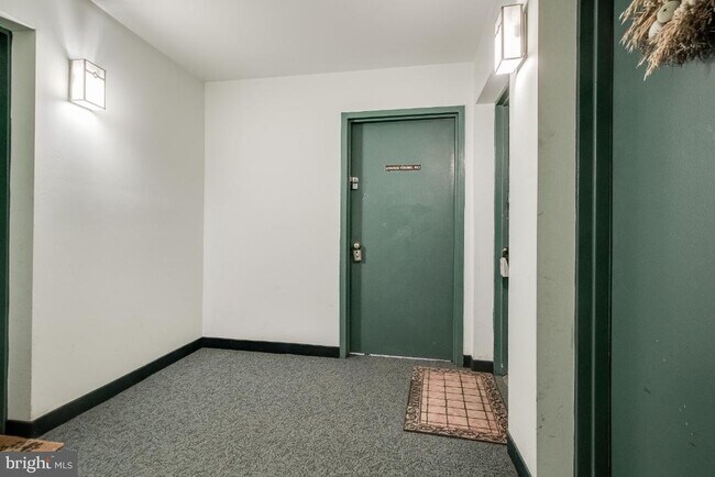 Building Photo - 5900 Kingsford Rd