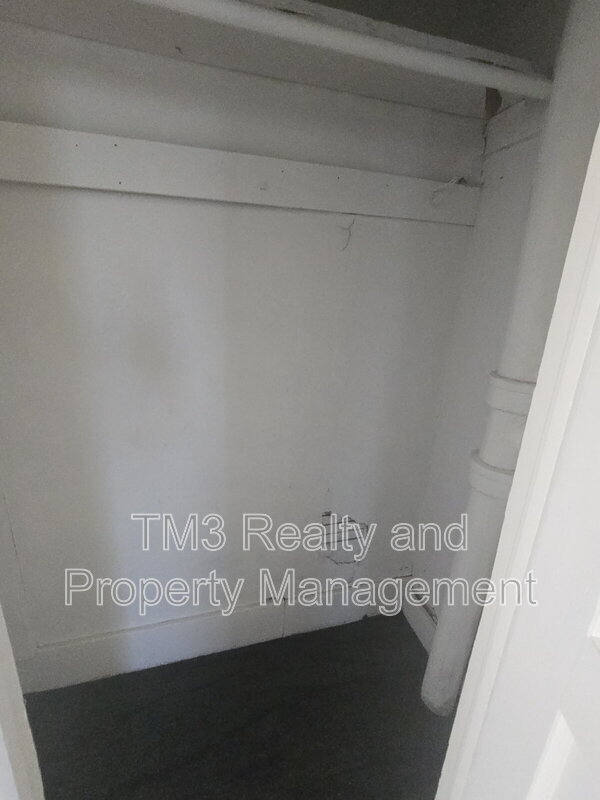 Building Photo - 819 N 9th St