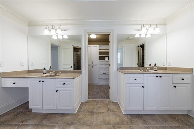 Building Photo - 1012 Madeline Ln