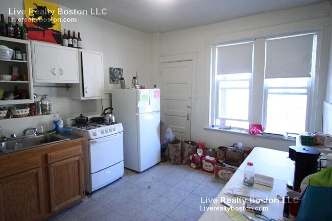 Primary Photo - 1399 Commonwealth Ave