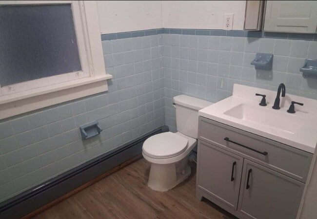 Building Photo - 247 N Main St