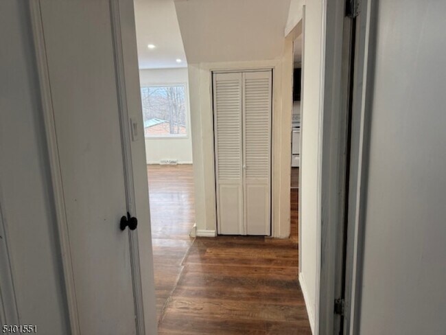 Building Photo - 59 Lakeview Dr