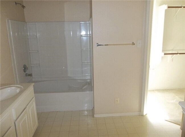 Building Photo - 2820 Deer Ridge Dr