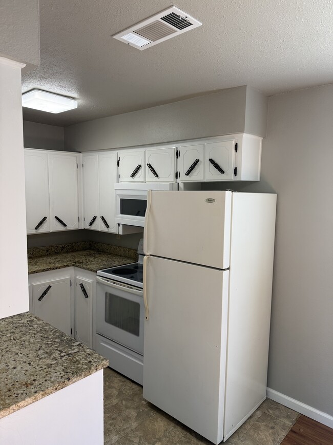 Building Photo - 3601 Dana Dr