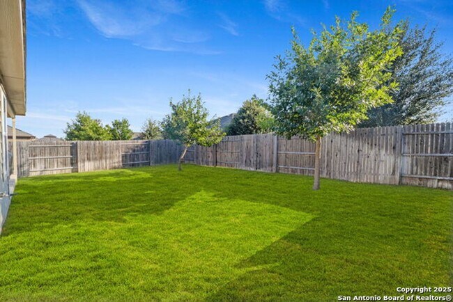 Building Photo - 3 Bedroom/2 Bath Potranco Run Subdivision