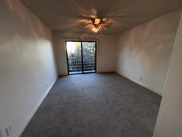 Building Photo - 121 S Swall Dr