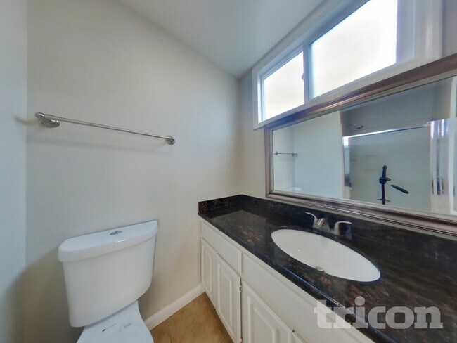 Building Photo - 378 Acacia St