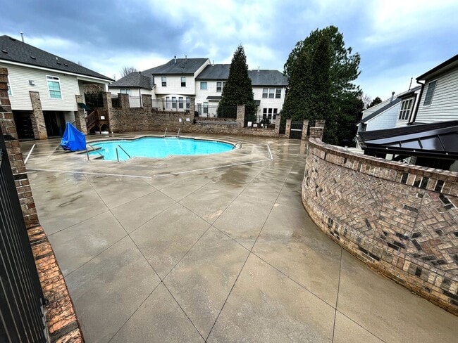 Building Photo - 3 Bedroom, 3 Bathroom Winston Salem Townhome