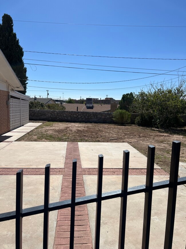 Building Photo - 7105 Tierra Alta Ave