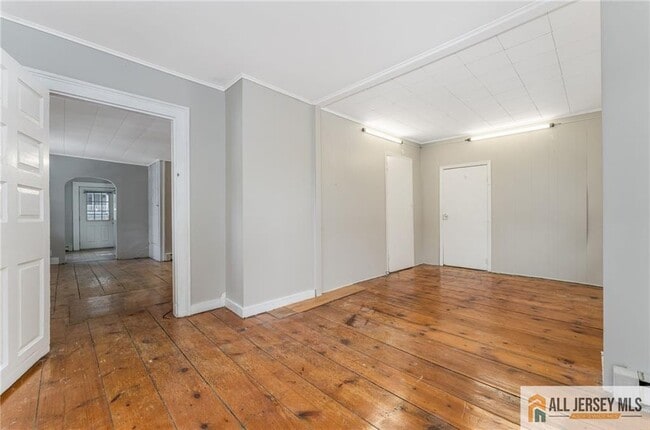 Building Photo - 20 Willow Ave