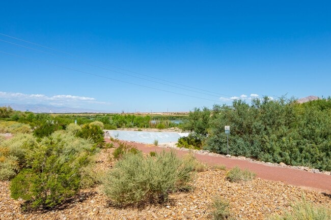 Building Photo - A MUST SEE 3BD/2.5BA SINGLE FAMILY HOME!