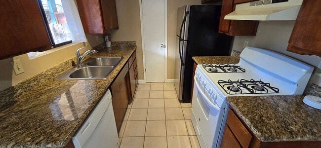 Building Photo - 2-bedroom 1 bath condo