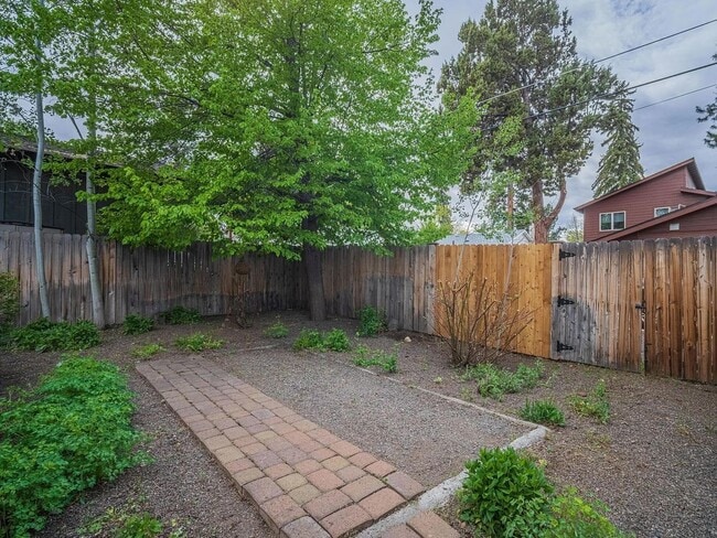 Building Photo - Newly Updated 2 Story Home with Large Yard