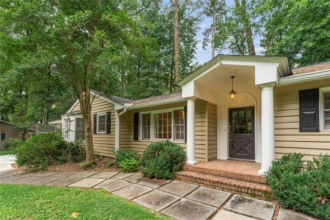 Building Photo - 2986 Mornington Dr NW