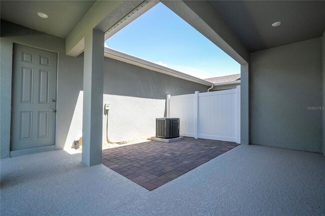 Building Photo - 16350 Hamlin Vw St