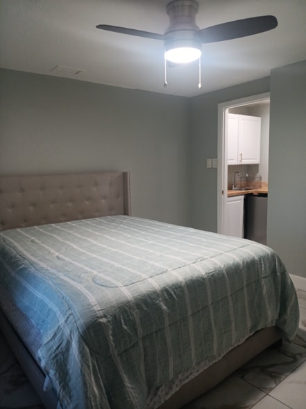 Building Photo - D4 10th Ave