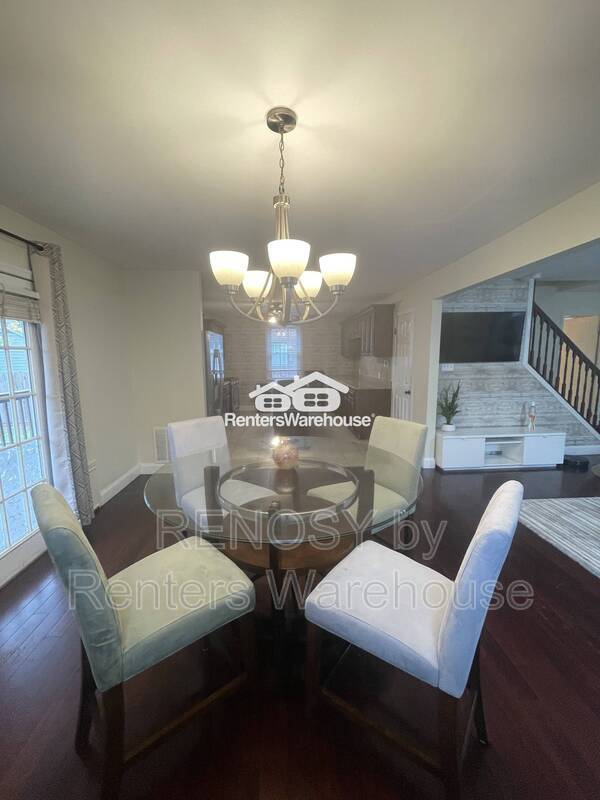 Building Photo - 8203 Watersedge Rd