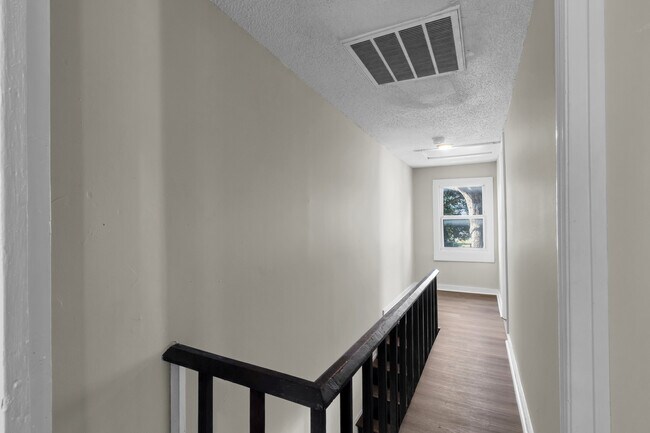 Building Photo - 605 1st Ave