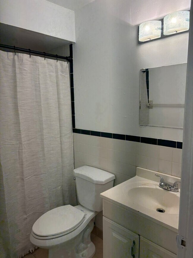 Building Photo - 1015 SW 48th Terrace