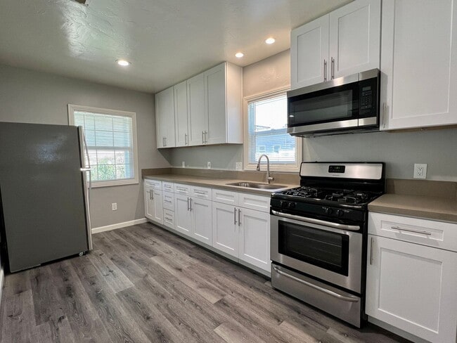 Building Photo - Beautiful Remodeled 1-Bedroom Cottage w/Central A/C and Parking in Hillcrest