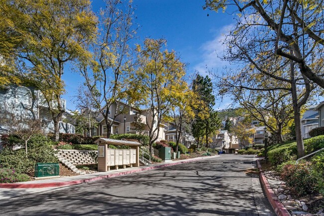 Building Photo - Scripps Townhome 3 Br 3 Ba End Unit