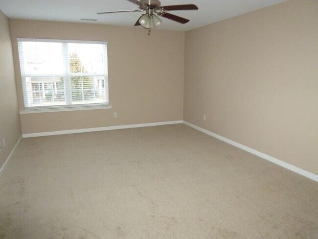 Building Photo - Gorgeous home in the Windhaven Shores Subd...