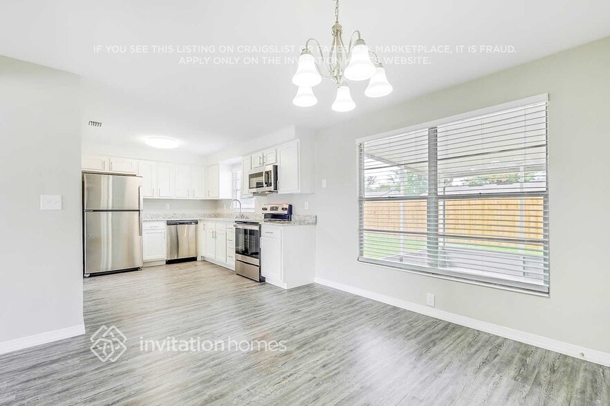 Building Photo - 8127 Kenwood Dr N