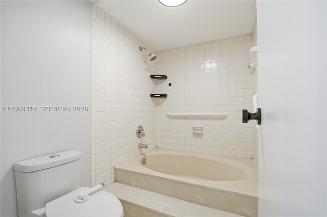 Building Photo - 16570 NE 26th Ave