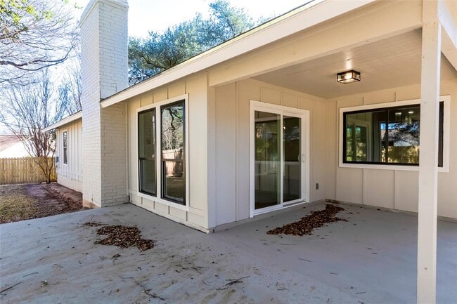 Building Photo - 4827 Gerona Dr