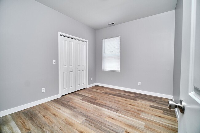 Building Photo - 415 Dequincy St