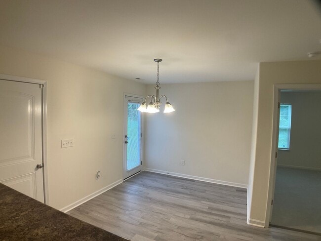 Building Photo - Almost Brand New 3 bed, 2 Bath with 1 Car ...