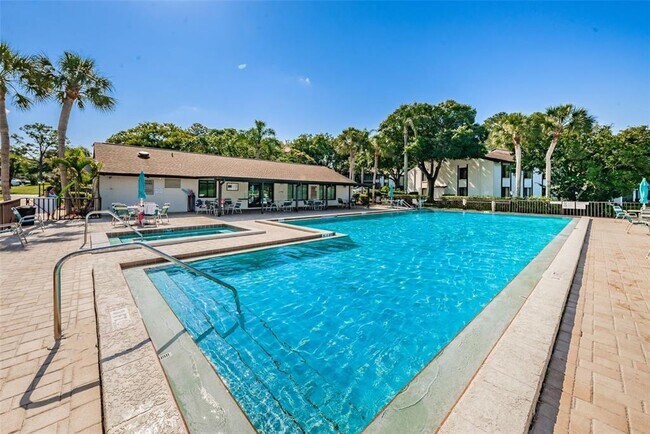 Building Photo - 2687 Pine Ridge Way S