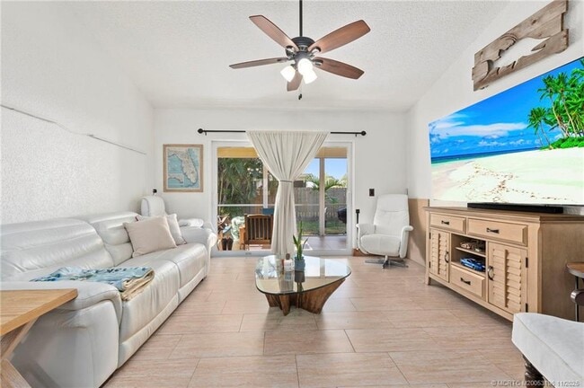 Building Photo - 111 Oakwood Dr