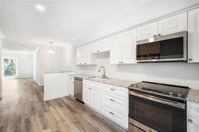 Building Photo - 1330 Snell Isle Blvd NE