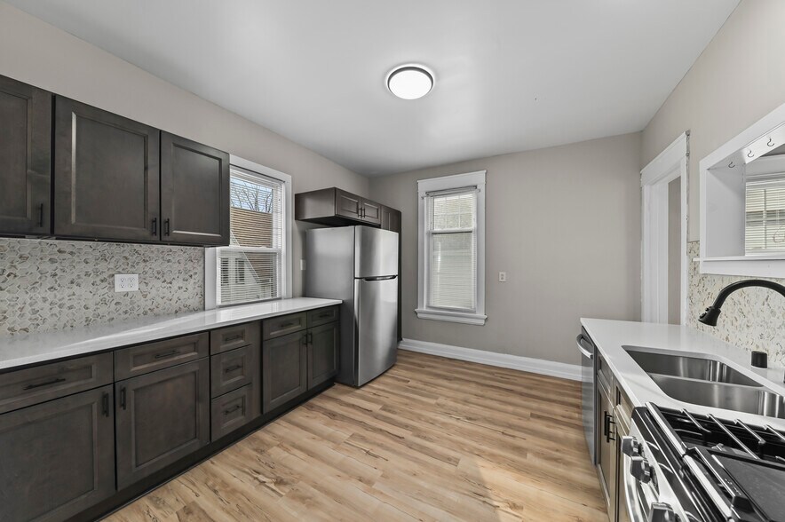 Building Photo - 2332 N Holton St