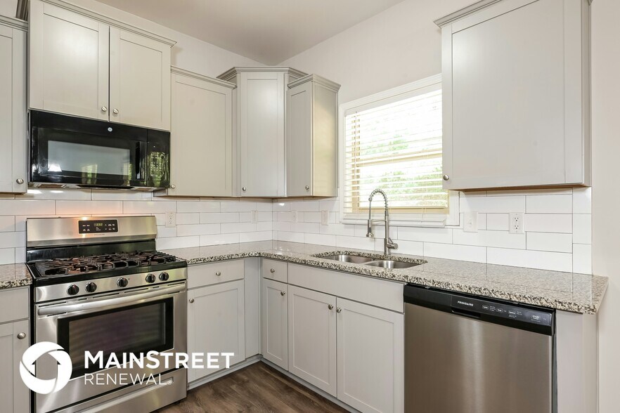 Building Photo - 707 Overlook Gln Dr