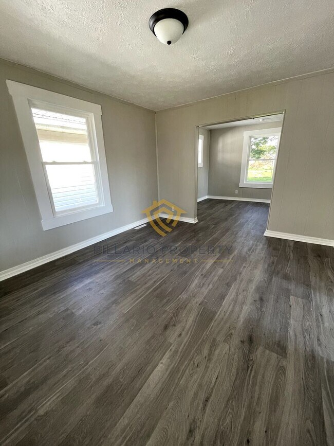 Building Photo - Cozy Anderson 2 Bedroom/1 Bathroom Cottage...