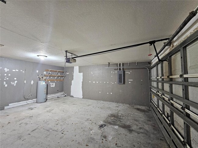 Building Photo - 2746 Smithtown Dr