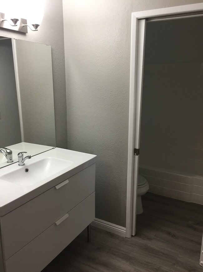 Building Photo - Chartwood Apartments