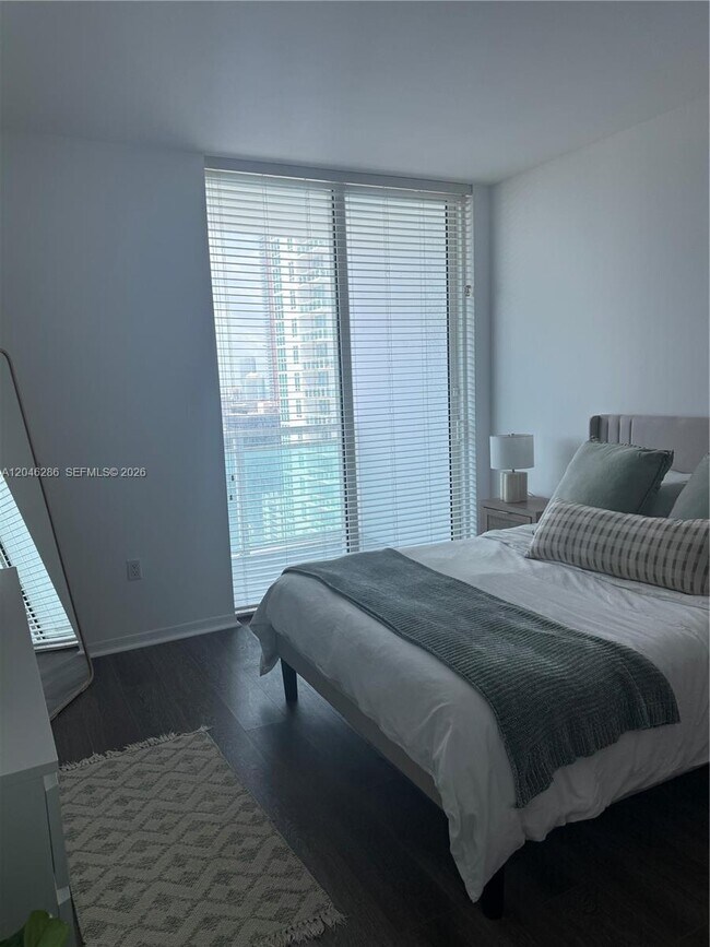 Building Photo - 950 Brickell Bay Dr