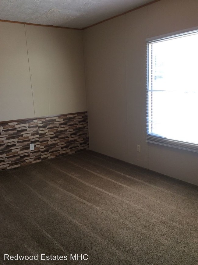 Building Photo - 1640 Via Roma Dr