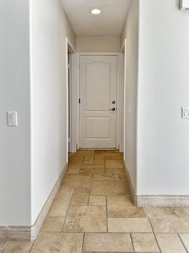 Building Photo - Beautiful Marina Hills Home!