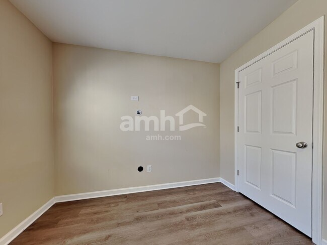 Building Photo - 116 Spring Lakes Dr