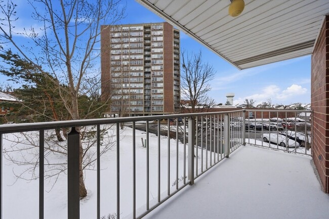 Building Photo - 4000 Triumvera Dr